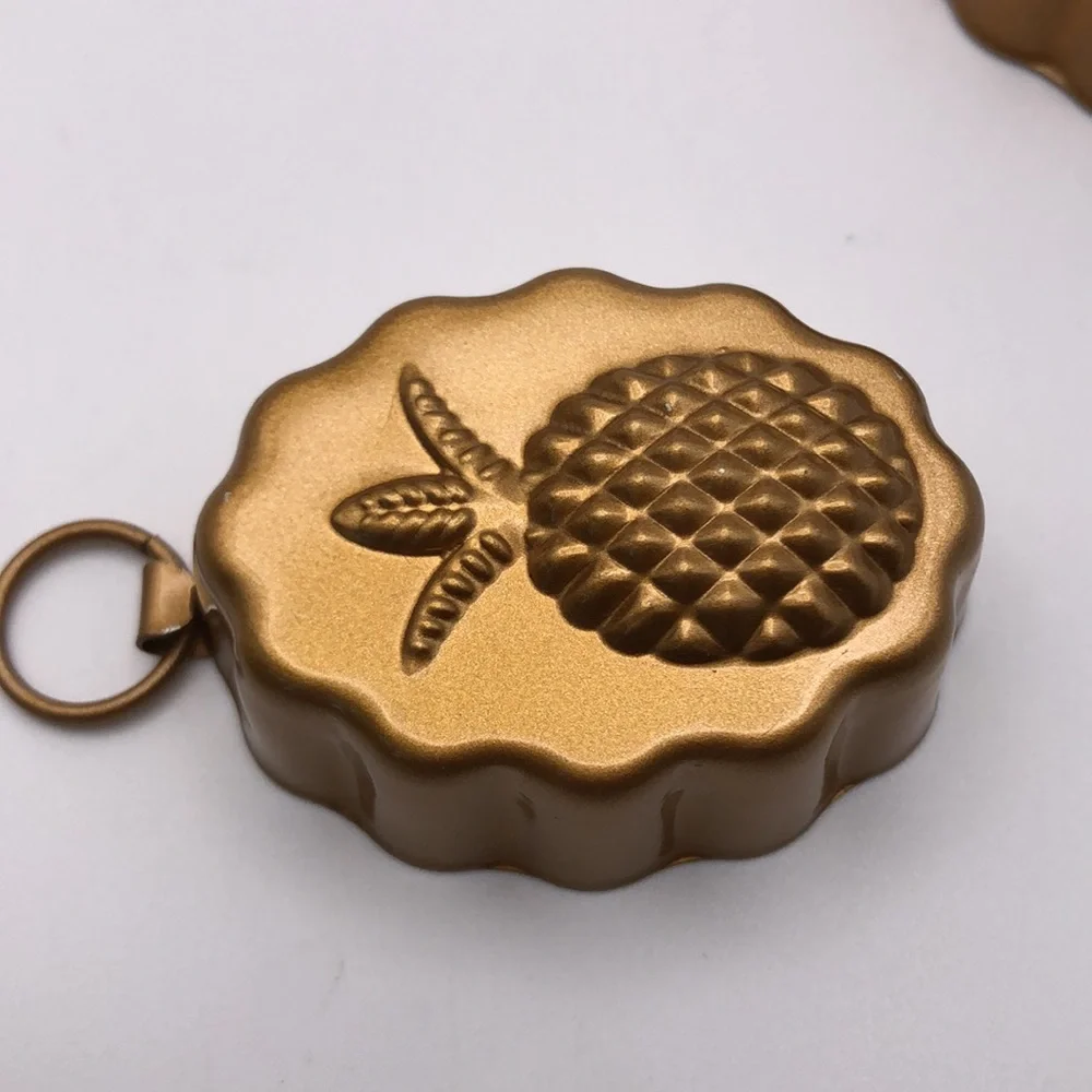 Williams Sonoma this scalloped